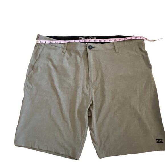 Billabong ~ Mens Hybrid Shorts ~ size 42 ~ two side pockets ~ back pockets - Picture 6 of 12